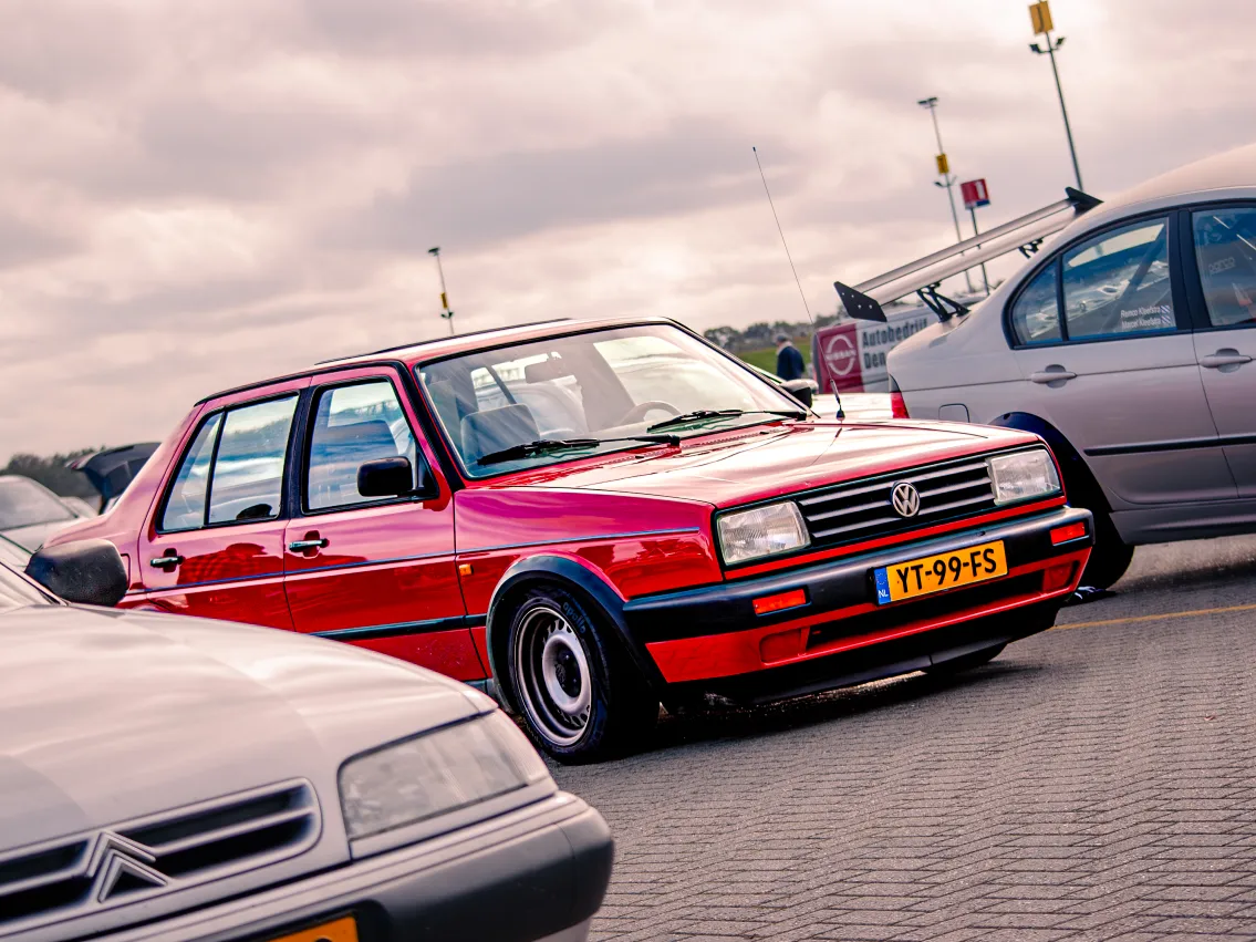 Ruben's VW Jetta parked inbetween a Citroën Xantia an BMW 3 series.