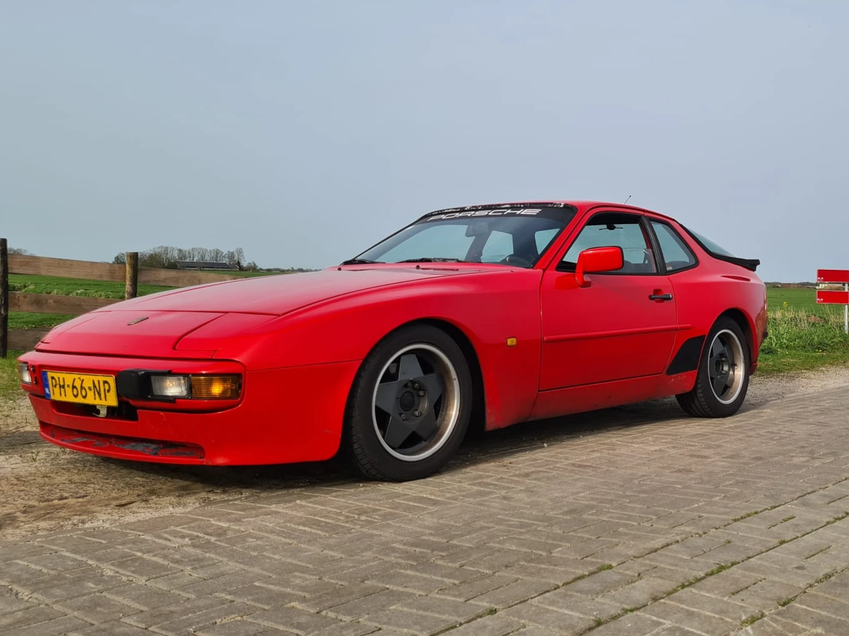 Picture showing the Porsche 944 from the front left.