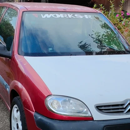 WORKS-R banner on the front windshield of a Citroën Saxo