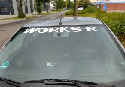 Large WORKS-R banners on a Citroën Xantia. Frontal photo.