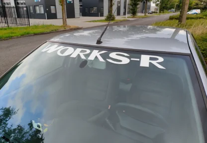 Large WORKS-R banners on a Citroën Xantia. Side photo